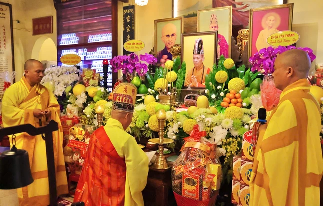 Cung tiến Giác linh Hòa thượng Thích Hạnh Thu