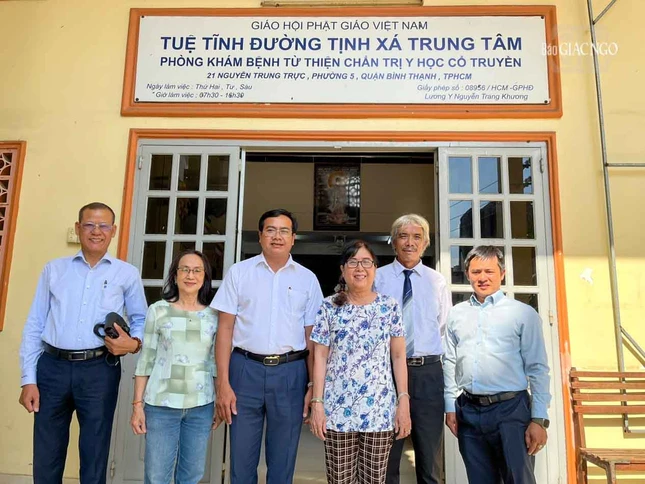 Lưu niệm cùng các lương y tại Tuệ Tĩnh đường - tịnh xá Trung Tâm Lưu niệm cùng các lương y tại Tuệ Tĩnh đường - tịnh xá Trung Tâm