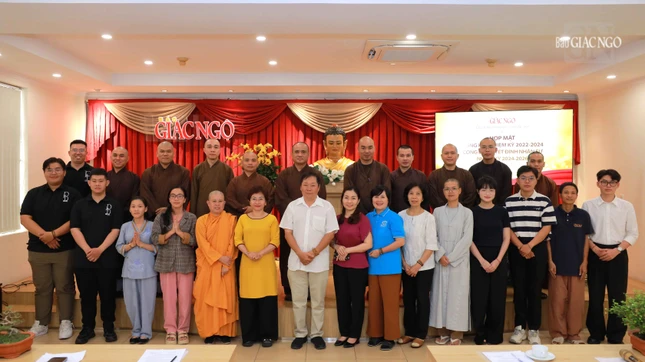 Lưu niệm tại buổi họp mặt tổng kết, ra mắt nhân sự Câu lạc bộ Phóng viên - Cộng tác viên Báo Giác Ngộ nhiệm kỳ 2024-2026