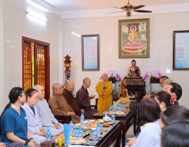 Thượng tọa Thích Phước Tiến phát biểu Thượng tọa Thích Phước Tiến phát biểu