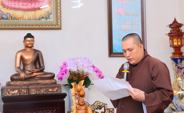 Đại đức Thích Tâm Tuệ báo cáo hoạt động của Phòng khám Y học cổ truyền Tường Vân Đại đức Thích Tâm Tuệ báo cáo hoạt động của Phòng khám Y học cổ truyền Tường Vân