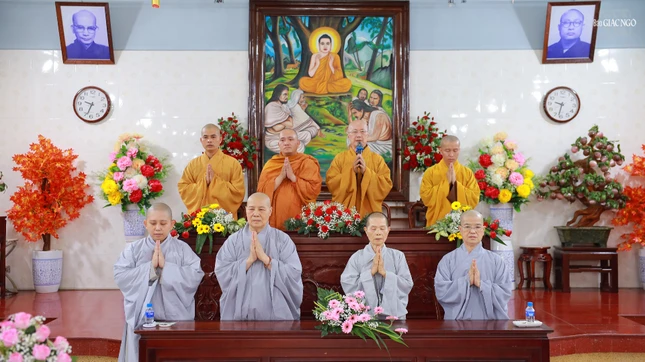 Chư tôn đức niệm Phật cầu gia hộ