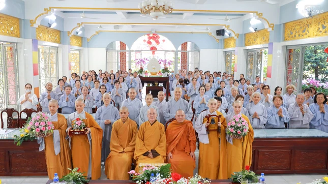 Lưu niệm cùng hơn 100 Phật tử tu học tại đạo tràng chùa Dược Sư