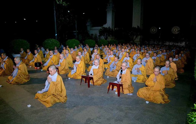Chư Ni trì tụng chú Đại-bi Chư Ni trì tụng chú Đại-bi