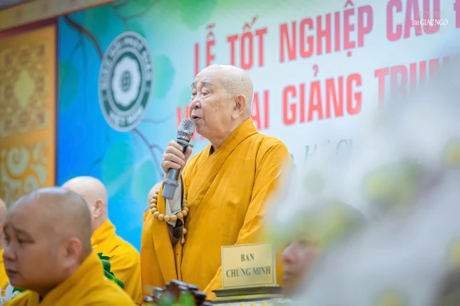 Trưởng lão Hòa thượng Thích Như Tín ban đạo từ