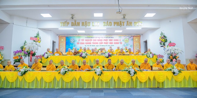 Chư tôn đức chứng minh