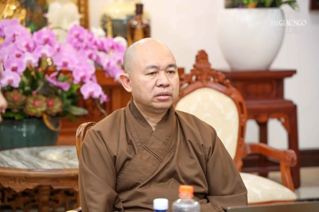 Thượng tọa Thích Đức Thiện chủ trì phiên họp