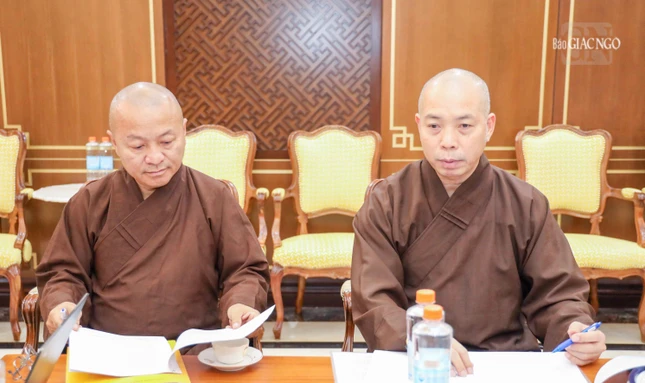 Thượng tọa Thích Quang Thạnh báo cáo kế hoạch tuyển chọn, điều phối tình nguyện viên