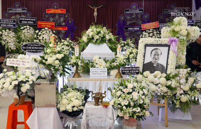 Tang lễ Linh mục Phêrô Phan Khắc Từ tổ chức tại Giáo xứ Vườn Xoài (P.12, Q.3, TP.HCM) Tang lễ Linh mục Phêrô Phan Khắc Từ tổ chức tại Giáo xứ Vườn Xoài (P.12, Q.3, TP.HCM)