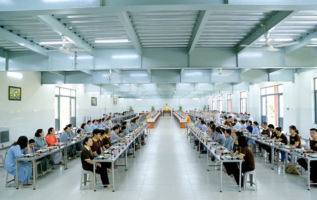 Buổi thọ trai trong không khí trang nghiêm