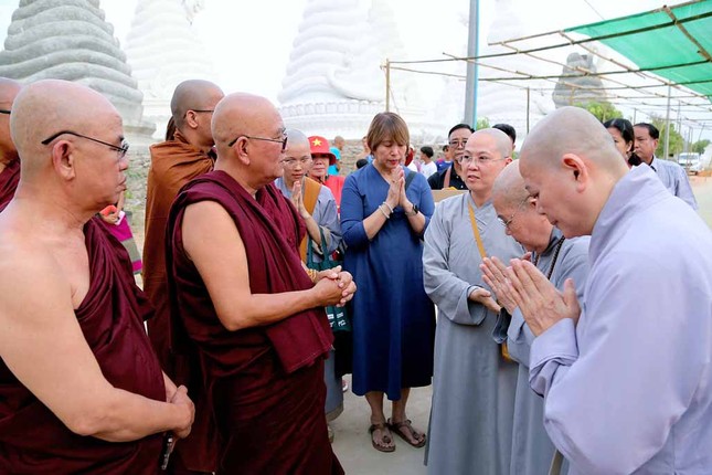 Ni trưởng Thích Từ Nhẫn thăm hỏi đến chư Tăng Ni tại Myanmar