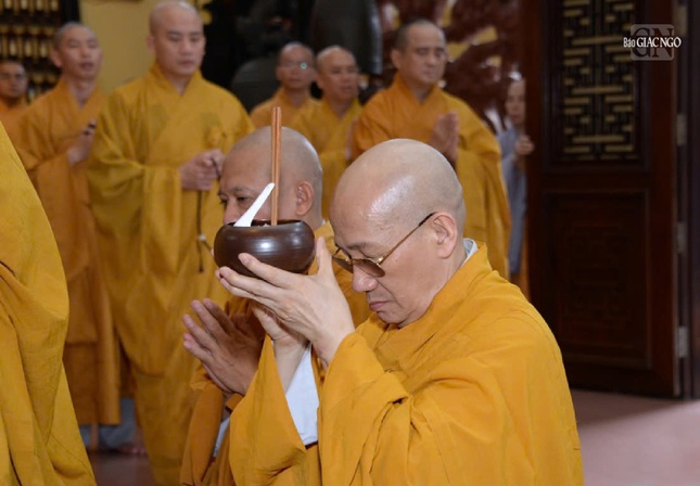 Môn đồ đệ tử dâng phạn thực cúng dường Môn đồ đệ tử dâng phạn thực cúng dường