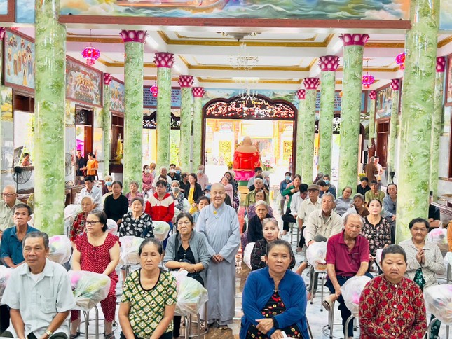 150 phần quà được trao tặng