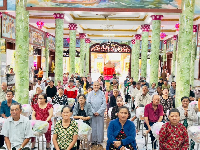 150 phần quà được trao tặng