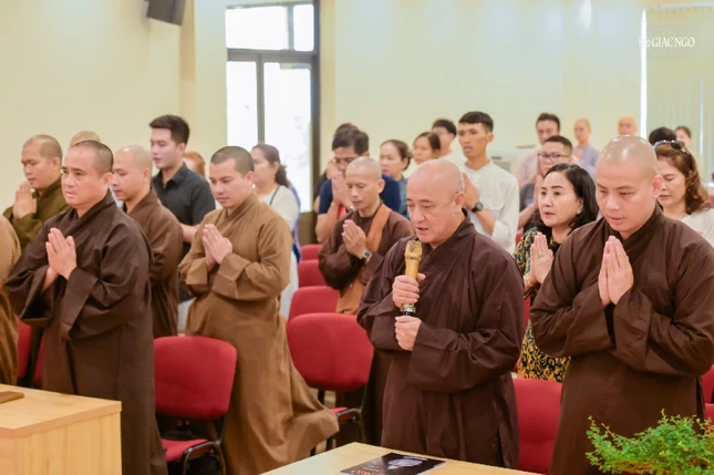 Niệm Phật cầu gia hộ