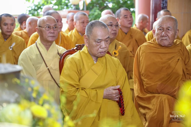 Chư tôn đức tham dự lễ truy niệm