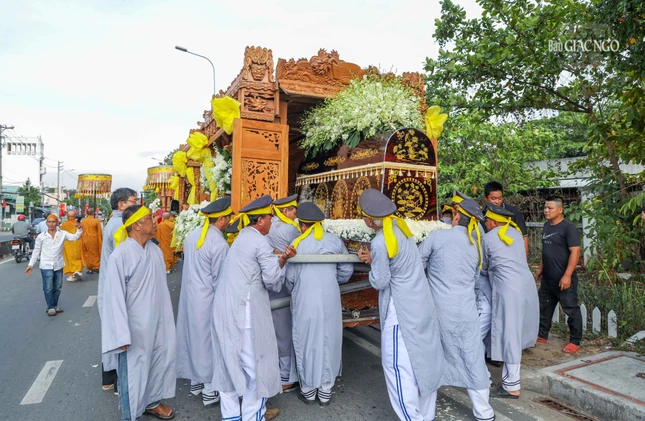 Chùa Tam Bửu tiễn người thầy khả kính