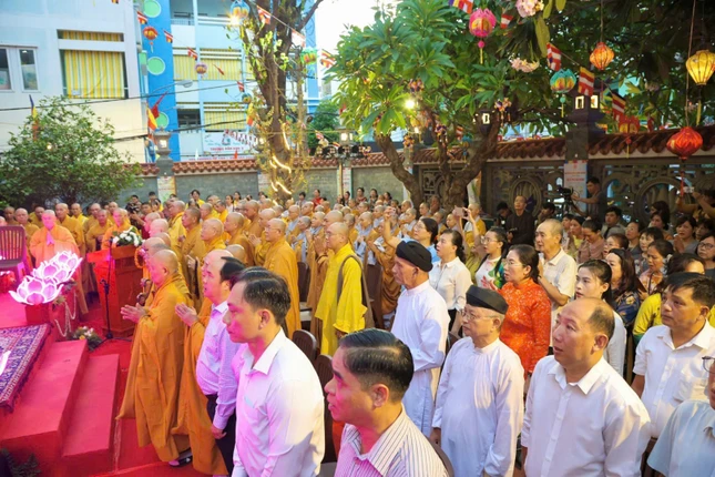 Chư tôn đức, đại biểu, Phật tử tham dự Chư tôn đức, đại biểu, Phật tử tham dự