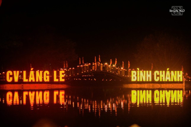 Lung linh những ngọn hoa đăng