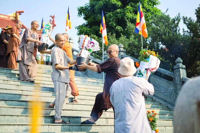 Cùng làm việc với tinh thần hoan hỷ