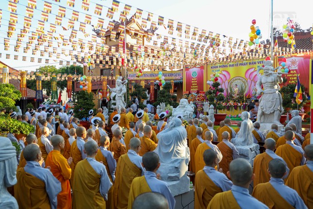 Trang nghiêm Đại lễ Phật đản Phật lịch 2569 của Phật giáo Q.Bình Tân tổ chức tại tổ đình Long Thạnh