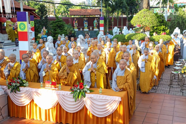 Thành kính lắng nghe Thông điệp Đại lễ Phật đản Phật lịch 2569 của Đức Pháp chủ GHPGVN gửi đến toàn thể Tăng Ni, Phật tử Việt Nam trong và ngoài nước