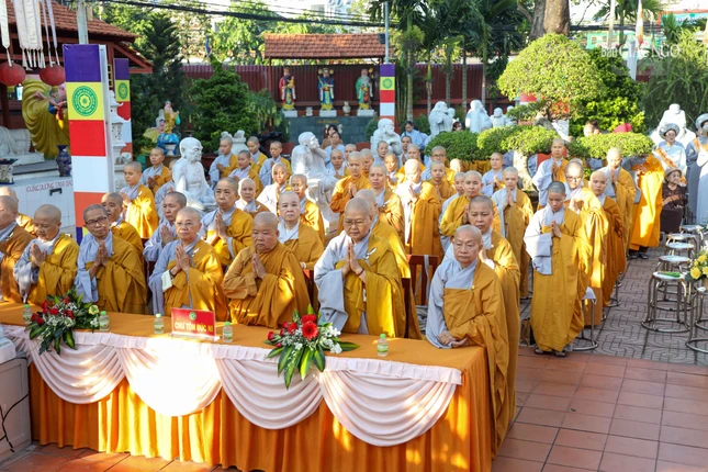 Thành kính lắng nghe Thông điệp Đại lễ Phật đản Phật lịch 2569 của Đức Pháp chủ GHPGVN gửi đến toàn thể Tăng Ni, Phật tử Việt Nam trong và ngoài nước Thành kính lắng nghe Thông điệp Đại lễ Phật đản Phật lịch 2569 của Đức Pháp chủ GHPGVN gửi đến toàn thể Tăng Ni, Phật tử Việt Nam trong và ngoài nước