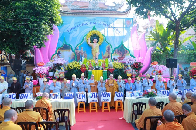 Tặng 500 phần quà đến các hộ gia đình có hoàn cảnh khó khăn trên địa bàn Q.Phú Nhuận