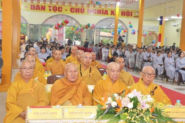Chư tôn đức chứng minh