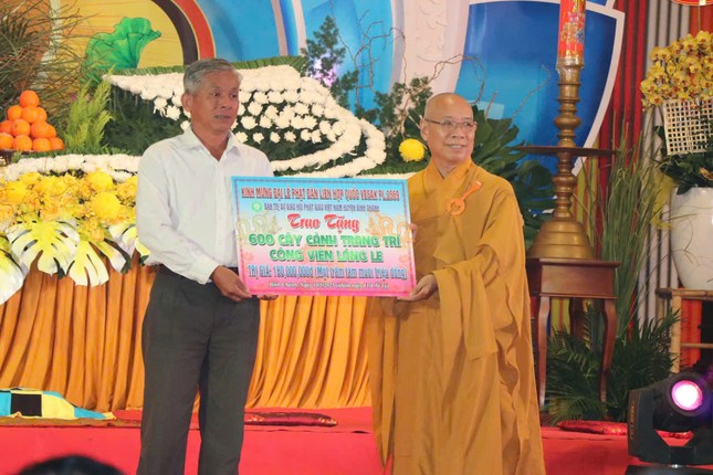 Tặng 600 cây xanh trang trí Khu Di tích Láng Le Bàu Cò