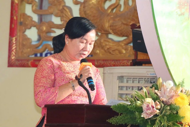 Bà Trương Thoại Linh phát biểu