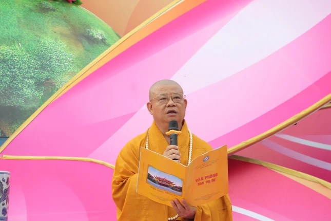 Thượng tọa Thích Minh Thanh tuyên đọc Thông điệp Đại lễ Phật đản Phật lịch 2569 của Đức Pháp chủ GHPGVN Thượng tọa Thích Minh Thanh tuyên đọc Thông điệp Đại lễ Phật đản Phật lịch 2569 của Đức Pháp chủ GHPGVN