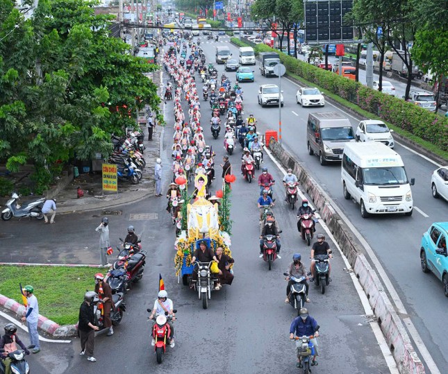 Diễu hành xe hoa kính mừng Đại lễ Phật đản Phật lịch 2569