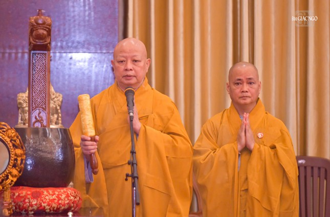 Hòa thượng Thích Lệ Trang xướng lễ