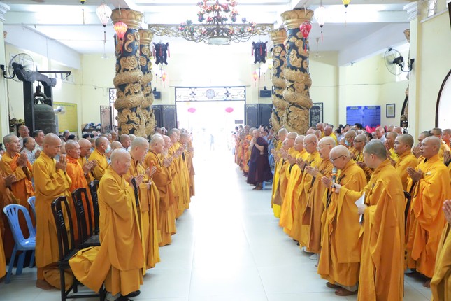 Chư tôn đức niệm Phật cầu gia hộ