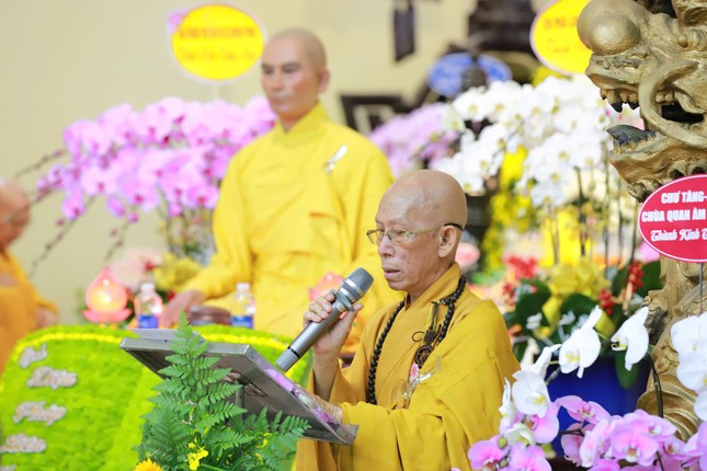 Hòa thượng Thích Giác Trí cung tuyên tiểu sử của Bồ-tát Quảng Đức