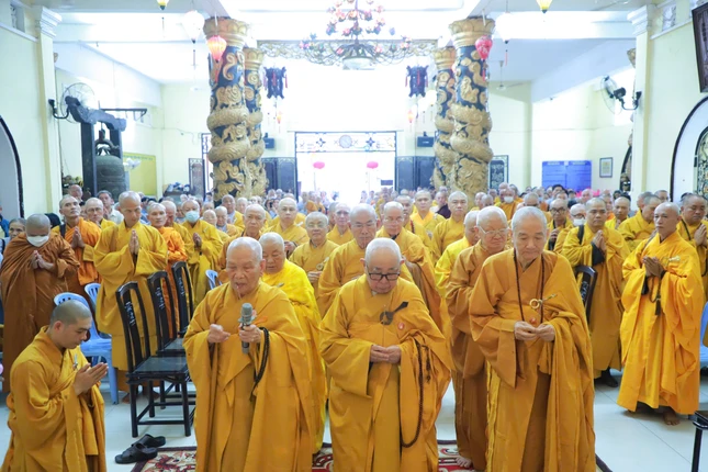 Chư tôn giáo phẩm dâng hương tưởng niệm