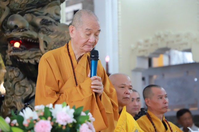 Trưởng lão Hòa thượng Thích Thanh Hùng ban đạo từ