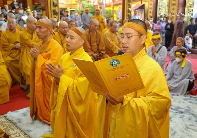 Đại đức Thích Chúc Tấn dâng lời cảm niệm ân sư