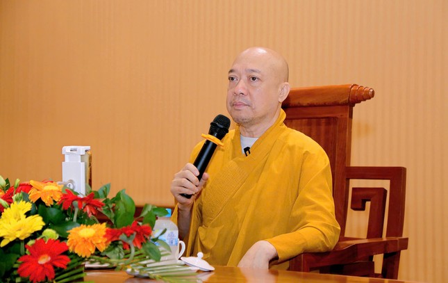 Thượng tọa Thích Nguyên Hạnh thuyết pháp