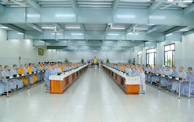 Buổi thọ trai trong không khí trang nghiêm Buổi thọ trai trong không khí trang nghiêm