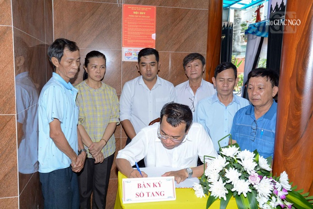 Ghi sổ tang phân ưu Ghi sổ tang phân ưu