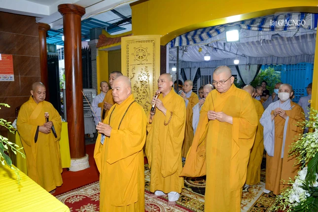 Chư tôn đức Ban Trị sự GHPGVN Q.Tân Phú tưởng niệm