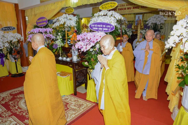 Hữu nhiễu kim quan