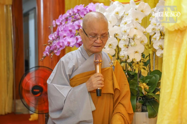 Ni trưởng Thích nữ Như Diệu đọc điếu văn tưởng niệm