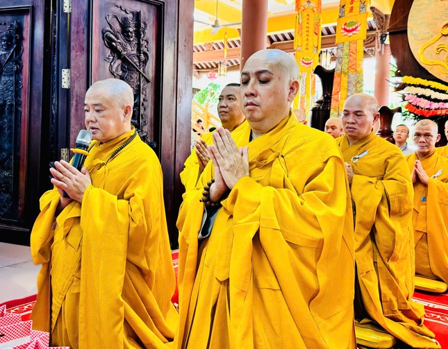 Thượng tọa Thích Từ Trí tác bạch Thượng tọa Thích Từ Trí tác bạch