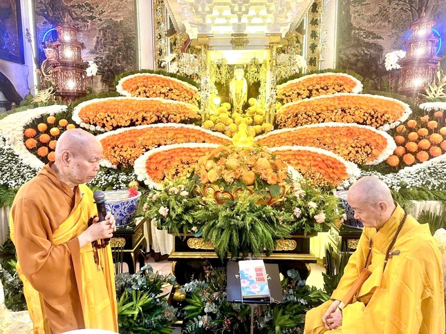 Nhị vị Hòa thượng đối thú an cư Nhị vị Hòa thượng đối thú an cư