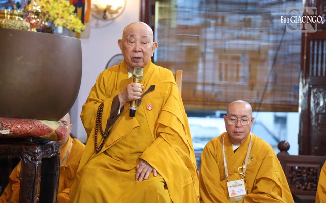 Trưởng lão Hòa thượng Thích Như Tín sách tấn chư hành giả an cư