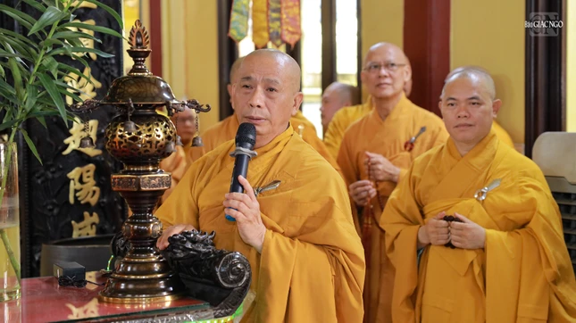 Dịp này, Thượng tọa Thích Tâm Chơn cũng thông tin các Phật sự của Giáo hội và Q.Bình Thạnh