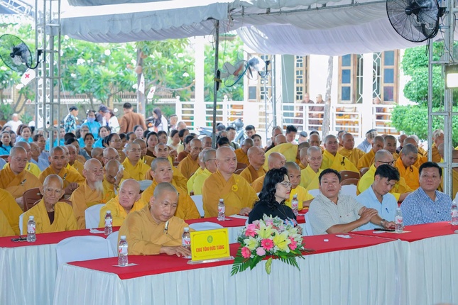 Chư tôn đức, lãnh đạo chính quyền các cấp tham dự